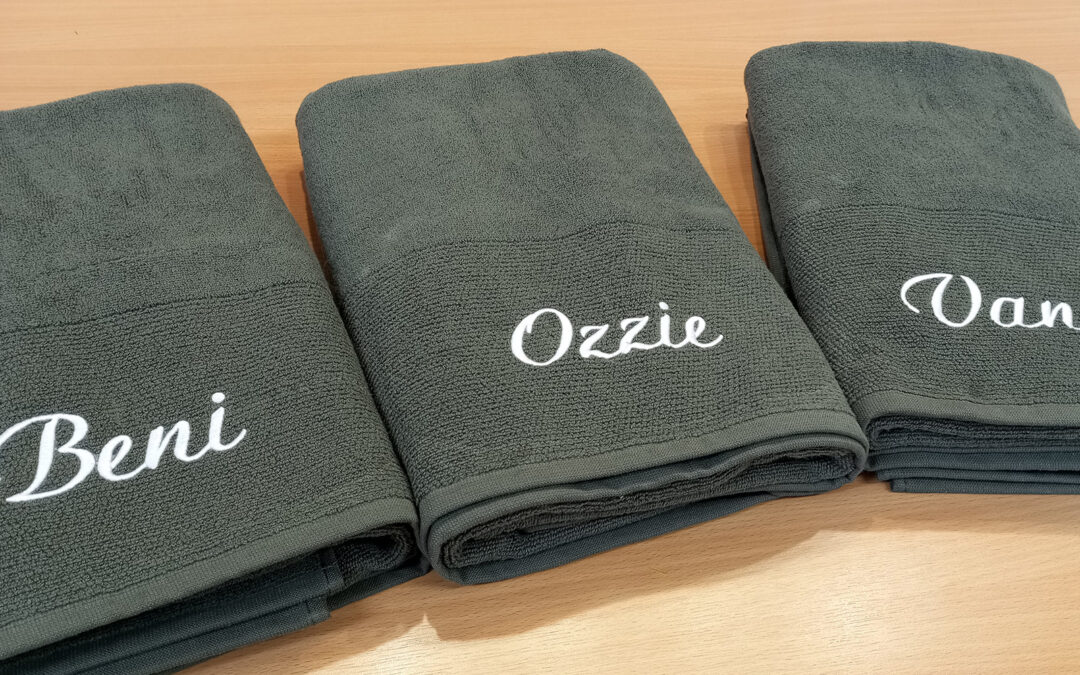 Névvel hímzett törölköző